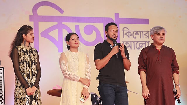 কিআ সম্পাদকের সঙ্গে দুই তারকা— তিশা ও সাকিব আল হাসান।