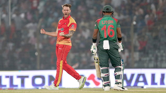 প্রথম বলেই ফিরেছেন লিটন। ছবি: শামসুল হক