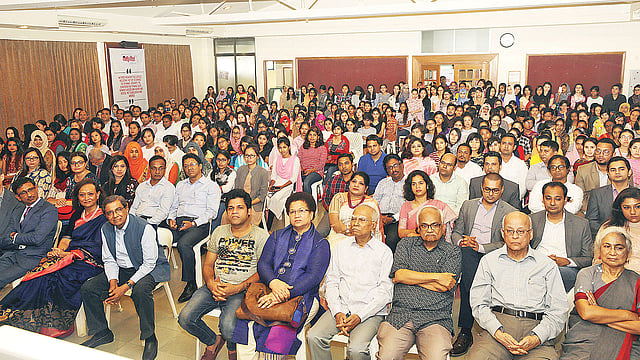 বৃত্তিপ্রাপ্ত ১৬ ছাত্রীর সংবর্ধনা অনুষ্ঠানে আসা অতিথিদের একাংশ।  ছবি: প্রথম আলো