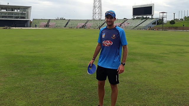 সদা হাস্যোজ্জ্বল বাংলাদেশ দলের ফিল্ডিং কোচ রায়ান কুক। ছবি: রানা আব্বাস