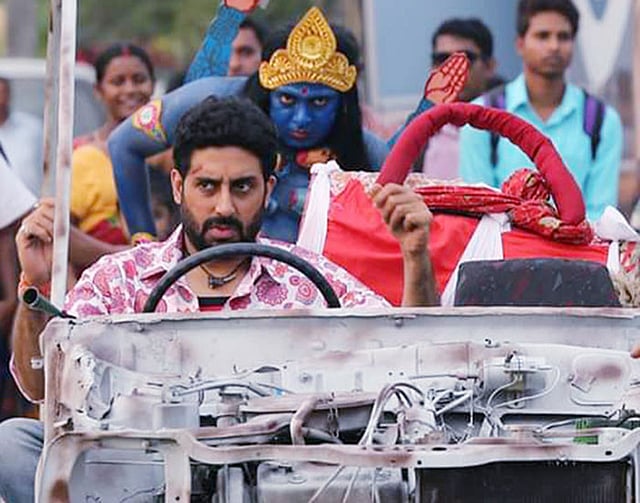 ‘লাইফ ইন আ মেট্রো টু’ ছবির শুটিংয়ে অভিষেক বচ্চন। ছবি: ভাস্কর মুখার্জি