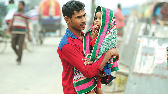 বঙ্গোপসাগরে একটি লঘুচাপ সৃষ্টির মতো পরিস্থিতির সৃষ্টি হয়েছে। তারই ফলে মুখ গোমড়া করে আছে আকাশ। গুঁড়ি গুঁড়ি বৃষ্টির সঙ্গে বইছে ঠান্ডা বাতাস। গতকাল বিকেলে রাজধানীর গাবতলীতে।  ছবি: সাজিদ হোসেন