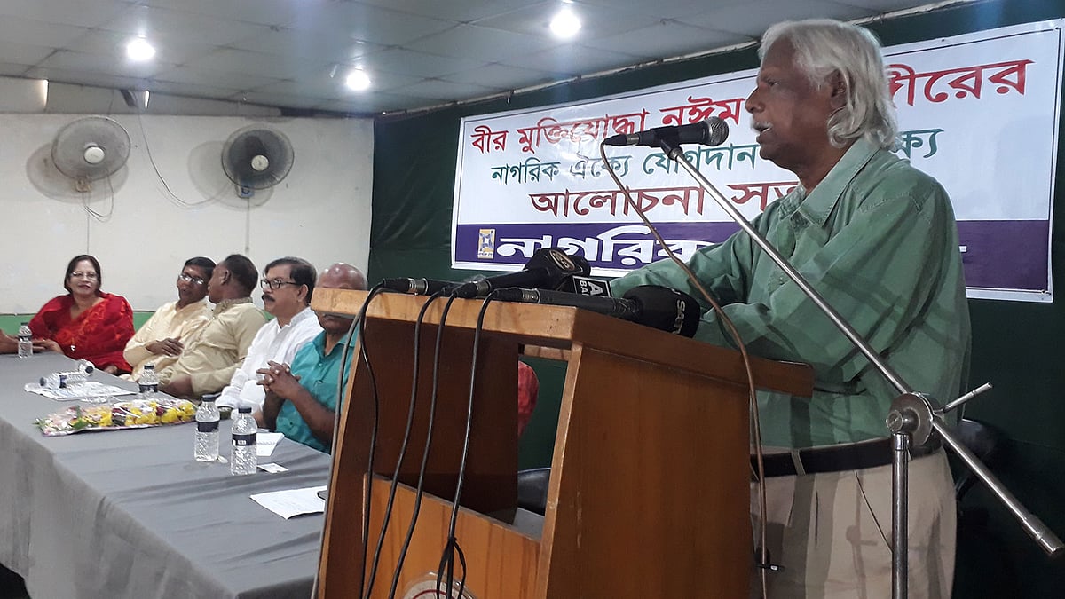 নাগরিক ঐক্য আয়োজিত এক আলোচনা সভায় বক্তব্য দেন গণস্বাস্থ্য কেন্দ্রের প্রতিষ্ঠাতা ডা. জাফরুল্লাহ চৌধুরী। ছবি: প্রথম আলো