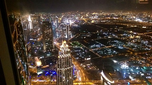 ১২৪ তলার ওপর থেকে দুবাই শহরের দৃশ্য। ছবি: লেখক
