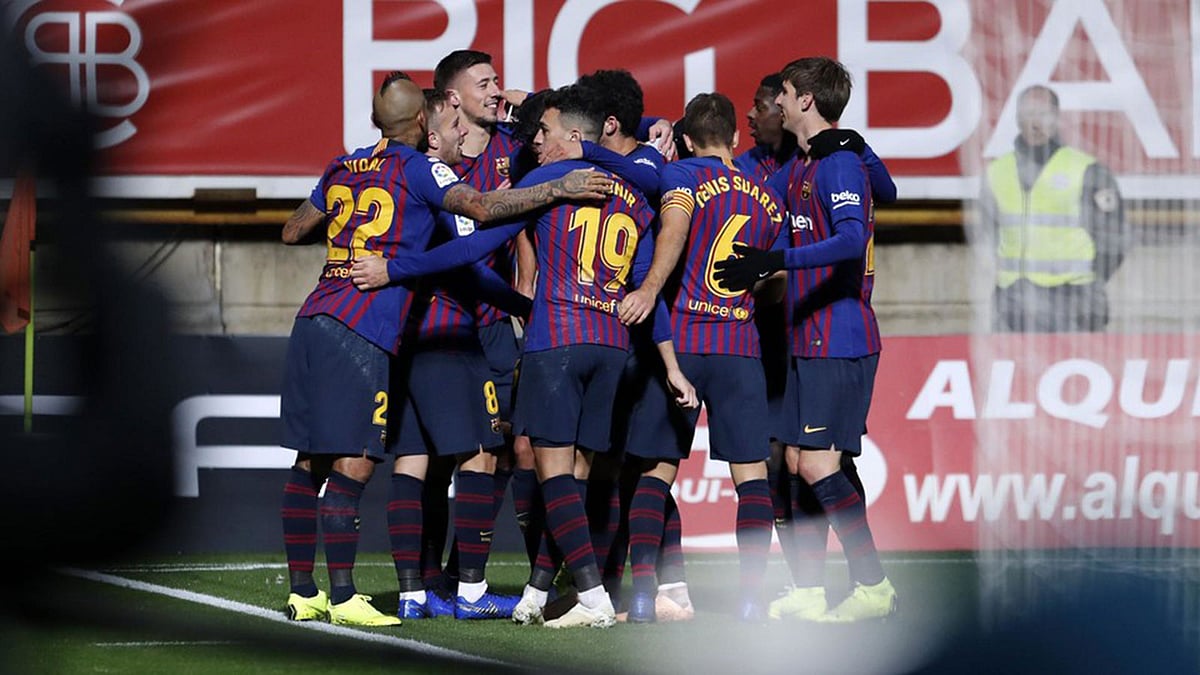 গোলের পর বার্সা খেলোয়াড়দের উদ্‌যাপন।