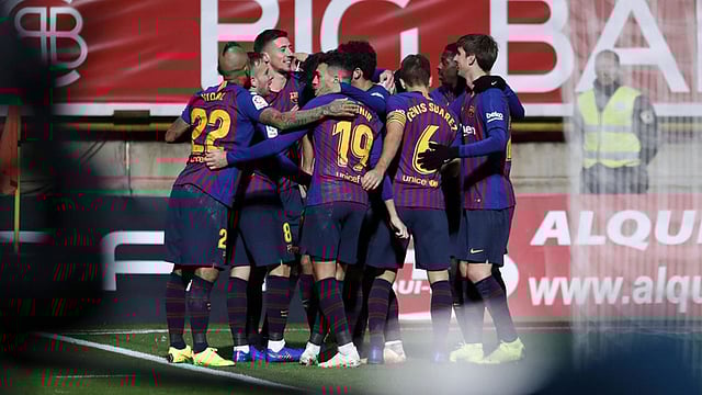 গোলের পর বার্সা খেলোয়াড়দের উদ্‌যাপন।