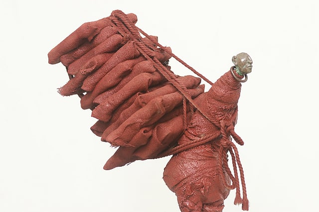 ‘জীবনযাত্রা’ নামের এই ভাস্কর্যটি গড়েছেন মো. বায়েজিদ