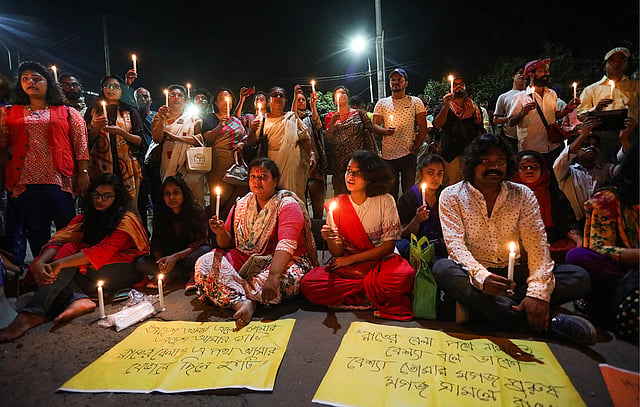 প্রতিবাদ সমাবেশে লেখক, সাংবাদিক, সংগীতশিল্পী, আলোকচিত্রী, ভাস্কর, নারী অধিকারকর্মী ছাড়াও ছিলেন বিভিন্ন শ্রেণি-পেশার মানুষ