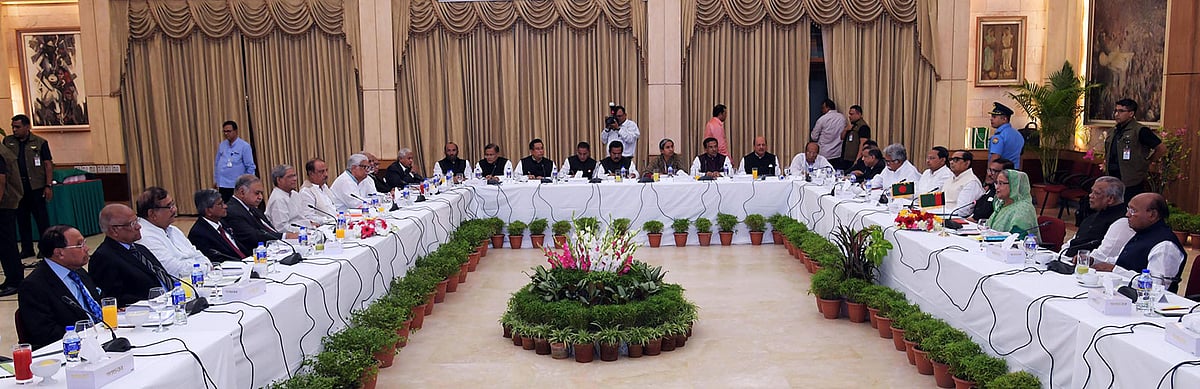 গণভবনে প্রধানমন্ত্রী শেখ হাসিনার নেতৃত্বে ১৪ দলীয় জোট নেতাদের সঙ্গে সংলাপে অংশ নেন ড. কামাল হোসেনের নেতৃত্বে জাতীয় ঐক্যফ্রন্টের নেতারা। ছবি: পিআইডি