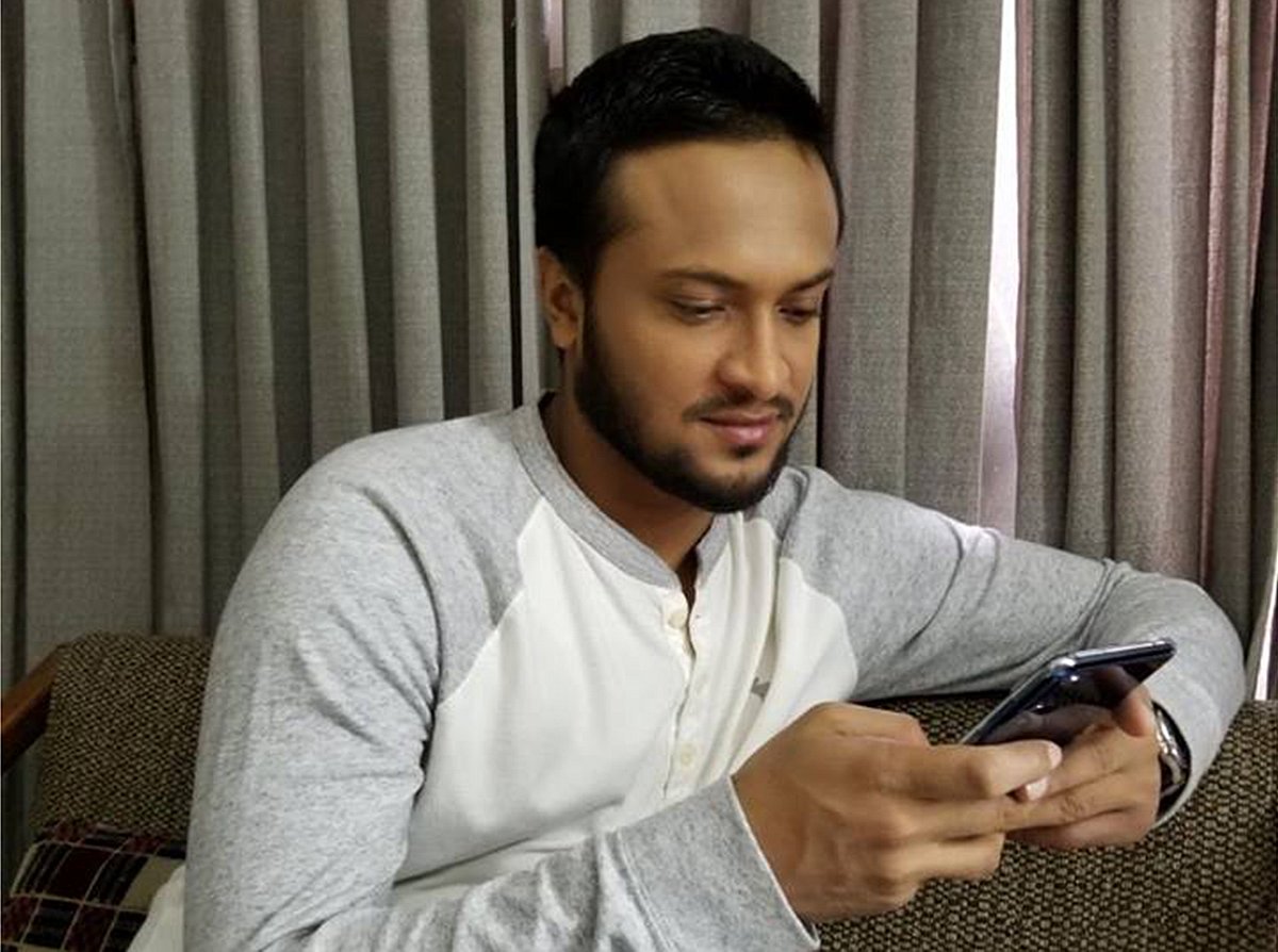 নিজের অফিশিয়াল ফেসবুক পেজে এই ছবি পোস্ট করেন সাকিব। ছবি: ফেসবুক