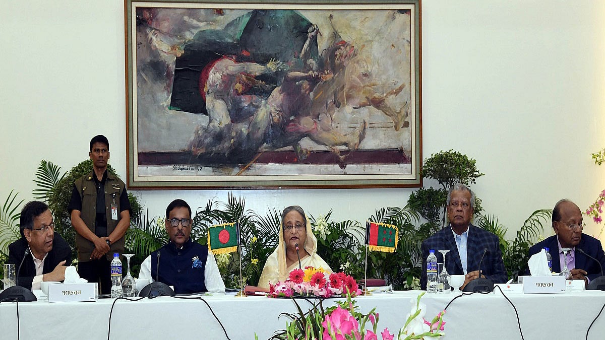 ১৪ দলের সঙ্গে বৈঠকে বক্তব্য রাখছেন প্রধানমন্ত্রী শেখ হাসিনা। গণভবন, ৪ নভেম্বর। ছবি: পিআইডি