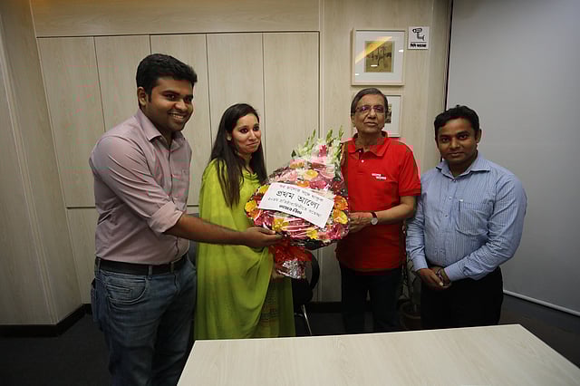 প্রথম আলোকে শেয়ার বিজ পত্রিকার পক্ষ থেকে শুভেচ্ছা