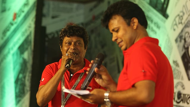 প্যারোডি গানে কবির বকুল ও অরূপ কুমার ঘোষ।