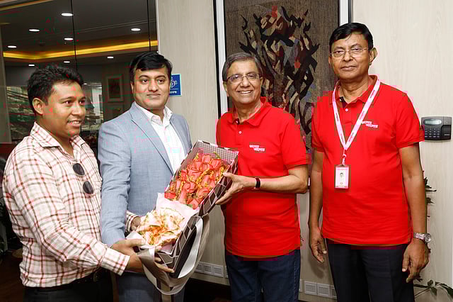 প্রথম আলোকে শুভেচ্ছা জানায় সোনারগাঁও ইউনিভার্সিটি