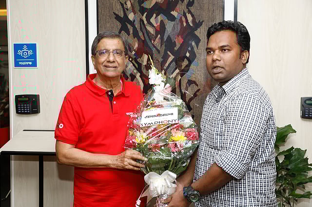 প্রথম আলোকে শুভেচ্ছা জানায় সিম্ফনি মোবাইল