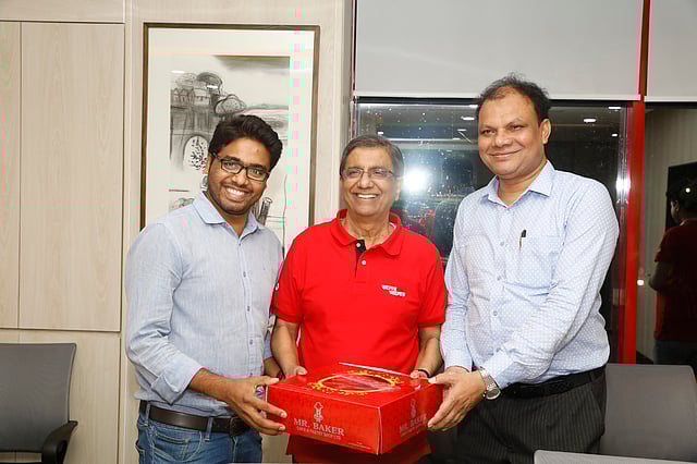 ‘বণিক বার্তা’র পক্ষ থেকে প্রথম আলোকে শুভেচ্ছা