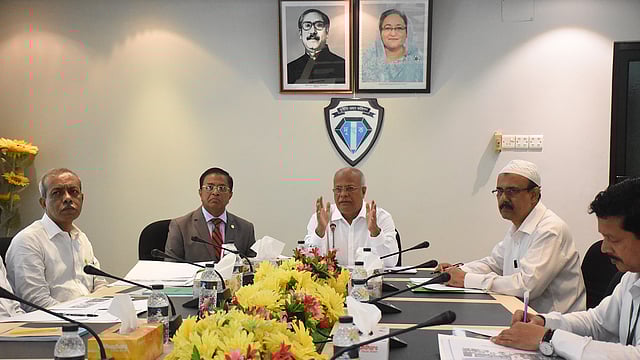 মতবিনিময় সভায় বক্তব্য দিচ্ছেন দুদক চেয়ারম্যান ইকবাল মাহমুদ। ছবি: সংগৃহীত