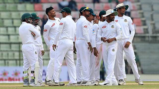 বাংলাদেশকে চতুর্থ ইনিংসে পাড়ি দিতে হবে দীর্ঘ মরুপথ! ছবি: শামসুল হক