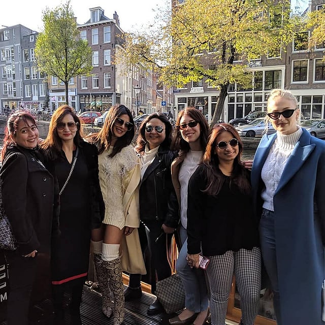 গার্ল গ্যাঙের সঙ্গে প্রিয়াঙ্কা চোপড়া