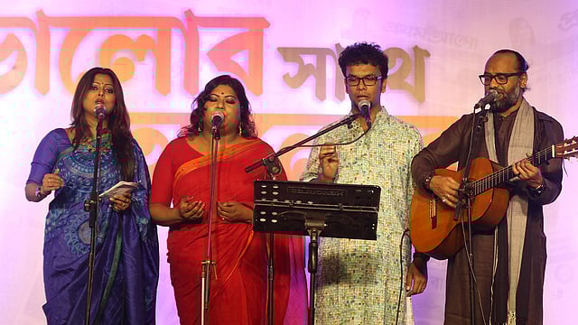 গান করেছেন অণিমা রায়, ফারহিন খান জয়িতা, পৃথ্বীরাজ ও তানভীর আলম সজীব