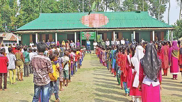 কুড়িগ্রামে প্রথম আলোর চরে আলোর পাঠশালা। সাম্প্রতিক ছবি।  প্রথম আলো