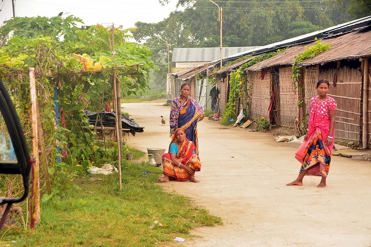 জমির মালিকানা ছিটমহলবাসীকে দেওয়ার প্রক্রিয়া শুরু করেছে কোচবিহারের ভূমি দপ্তর। প্রথম আলো ফাইল ছবি