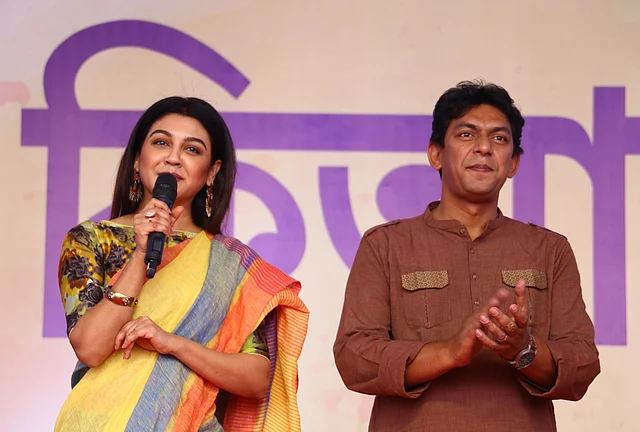 অনুরোধে গানও গেয়ে শোনালেন তাঁরা