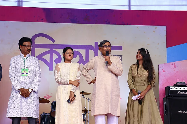 স্বাগত বক্তব্য রাখেন বিশ্বসাহিত্য কেন্দ্রের প্রতিষ্ঠাতা অধ্যাপক আবদুল্লাহ আবু সায়ীদ