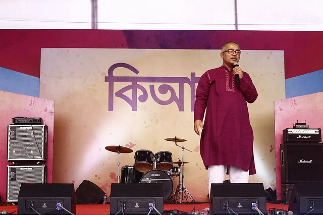 বক্তব্য রাখেন প্রথম আলোর যুব কার্যক্রম সমন্বয়ক মুনির হাসান