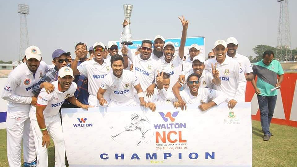 জাতীয় লিগে ষষ্ঠ শিরোপা রাজশাহীর। ছবি: সংগৃহীত
