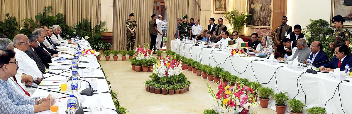 প্রধানমন্ত্রীর সঙ্গে গত ১ নভেম্বর গণভবনে প্রথম দফা সংলাপ করে জাতীয় ঐক্যফ্রন্ট। ছবি: বাসস