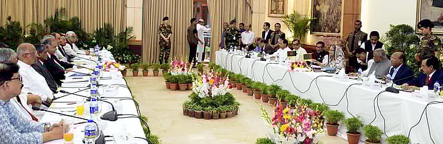 প্রধানমন্ত্রীর সঙ্গে গত ১ নভেম্বর গণভবনে প্রথম দফা সংলাপ করে জাতীয় ঐক্যফ্রন্ট। ছবি: বাসস
