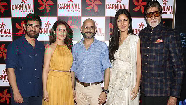 ‘থাগস অব হিন্দোস্থান’ ছবির ট্রেলার লঞ্চ অনুষ্ঠানে আমির খান, ফাতিমা সানা শেখ, বিজয় কৃষ্ণ আচার্য, ক্যাটরিনা কাইফ ও অমিতাভ বচ্চন