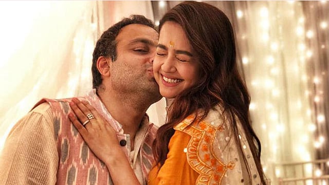 ব্যবসায়ী অক্ষয় ঠাক্কারের সঙ্গে ২০১৫ সালের ২৮ জুলাই ইতালিতে বিয়ে হয় সুরভিনের। ছবি: ইনস্টাগ্রাম