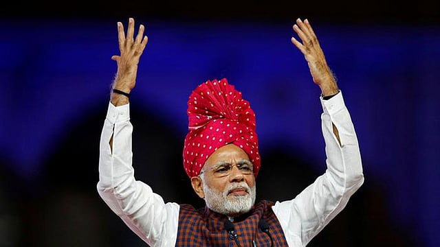 শত্রু সম্পত্তির পর এবার শত্রু শেয়ার বিক্রির প্রক্রিয়াও ভারতে শুরু হতে চলেছে। প্রধানমন্ত্রী নরেন্দ্র মোদির পৌরহিত্যে অনুষ্ঠিত কেন্দ্রীয় মন্ত্রিসভার বৈঠকে এই অনুমোদন দেওয়া হয়। ছবি: রয়টার্স