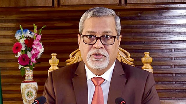 বেতার ও টেলিভিশনে জাতির উদ্দেশে ভাষন দেন সিইসি কে এম নুরুল হুদা। ছবি: পিআইডি