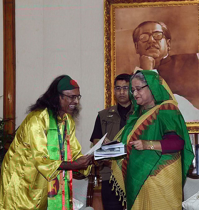 কুদ্দুস বয়াতিকে ২০ লাখ টাকা অনুদান দিয়েছেন প্রধানমন্ত্রী শেখ হাসিনা