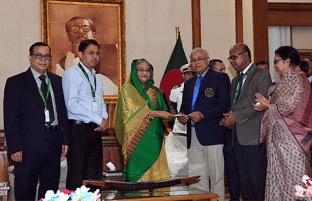 বঙ্গবন্ধু শেখ মুজিব মেডিকেল বিশ্ববিদ্যালয়ের দুস্থ রোগী কল্যাণ তহবিলে ১০ কোটি টাকার অনুদান দিয়েছেন প্রধানমন্ত্রী