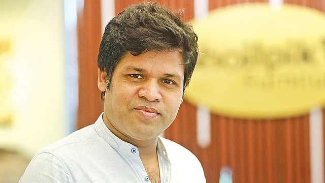 এইচ এম ইলিয়াছ।  প্রথম আলো