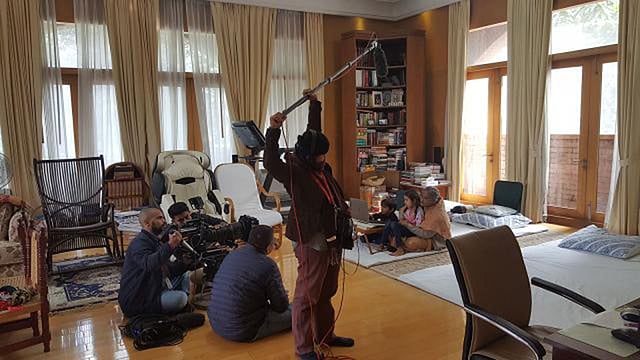 ‘হাসিনা: আ ডটারস টেল’ তথ্যচিত্রের শুটিংয়ের দৃশ্য। ছবি: সংগৃহীত