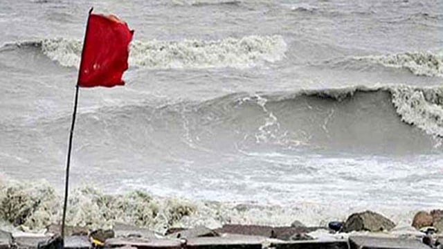 বঙ্গোপসাগরে সৃষ্ট নিম্নচাপ আজ রোববার সকাল ৬টায় ঘূর্ণিঝড় গাজায় রূপ নিয়েছে। এটি আরও উত্তর-পশ্চিম দিকে অগ্রসর হতে পারে। ছবি: বাসস