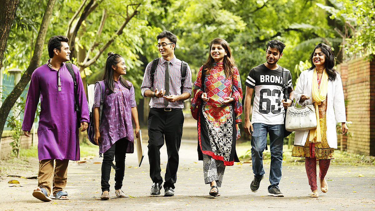 বাংলাদেশের উন্নয়নের এই যাত্রায় দেশের তরুণেরাই তো নেতৃত্ব দেবে। ছবি: প্র স্বপ্ন নিয়ে