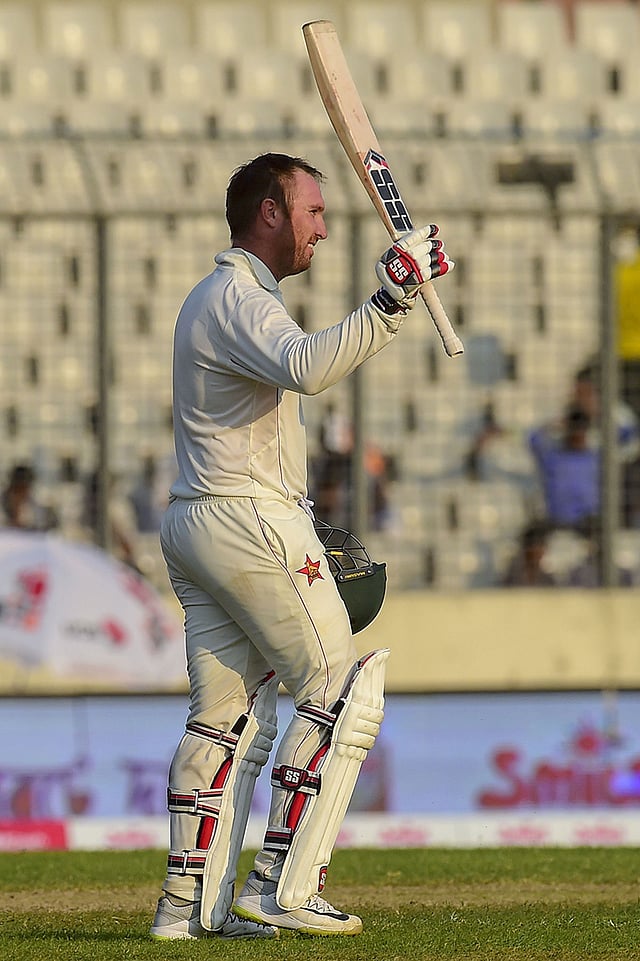 সেঞ্চুরির পর ব্রেন্ডন টেলর। ‘জীবন’ পাওয়ার সুযোগ কাজে লাগিয়েছেন তিনি। ছবি: এএফপি