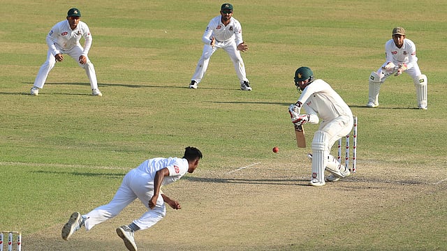 মোস্তাফিজ থাকলেন উইকেটশূন্য। ছবি: শামসুল হক
