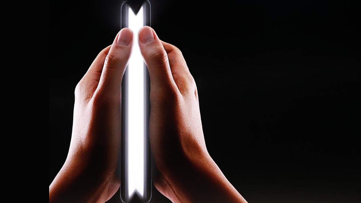 এ রকম হতে পারে স্যামসাংয়ের ভাঁজ করা স্মার্টফোন। ছবি: এএফপি