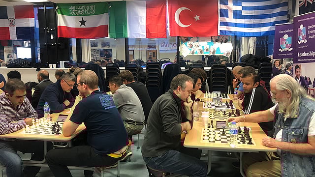 প্রতিযোগিতায় অংশ নিতে বার্মিংহাম, অক্সফোর্ডসহ যুক্তরাজ্যের বিভিন্ন দূরদূরান্তের শহর থেকে এসেছেন অনেকে। অংশগ্রহণকারীদের অধিকাংশই ছিলেন শ্বেতাঙ্গ। ছবি: প্রথম আলো