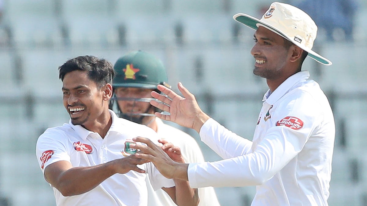 টানা তৃতীয় ইনিংসে ৫ উইকেট তুলে নিলেন তাইজুল। ছবি: শামসুল হক