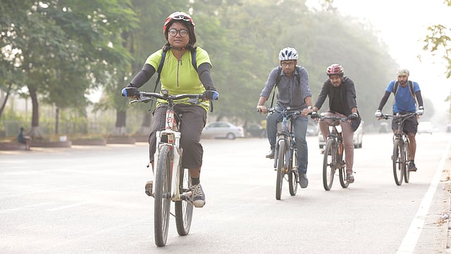 নিয়মিত সাইকেল চালালে শরীর ফিট থাকে