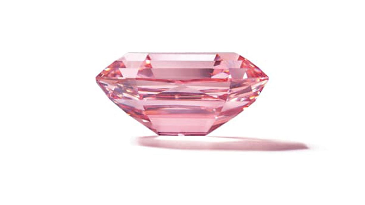 ১৮ দশমিক ৯৬ ক্যারেটের গোলাপি হীরাটি নিলামে ৫০ মিলিয়ন ডলারে বিক্রি হয়েছে। ছবি: ক্রিস্টি’সের সৌজন্যে