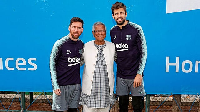 এক ফ্রেমে মেসি, ড. ইউনুস ও জেরার্ড পিকে। ছবি: ফেসবুক